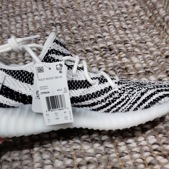 Zebra Yeezy (US Men's Size 10) NEVER WORN, NEW BOX - Picture 3 of 4